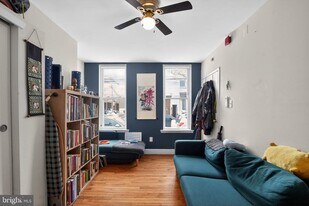 1217 E Berks St in Philadelphia, PA - Building Photo