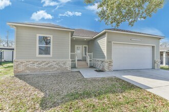 501 W Francis St in Baytown, TX - Building Photo - Building Photo
