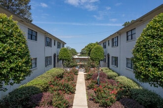 Carol Court in Birmingham, AL - Foto de edificio - Building Photo