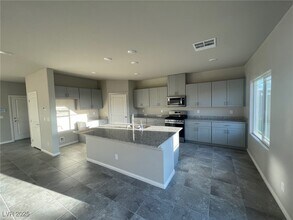 7832 Stone Forest St in North Las Vegas, NV - Building Photo - Building Photo