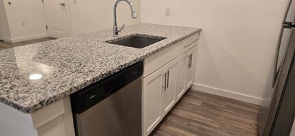 61 Virginia Ave, Unit 203 in Jersey City, NJ - Foto de edificio - Building Photo