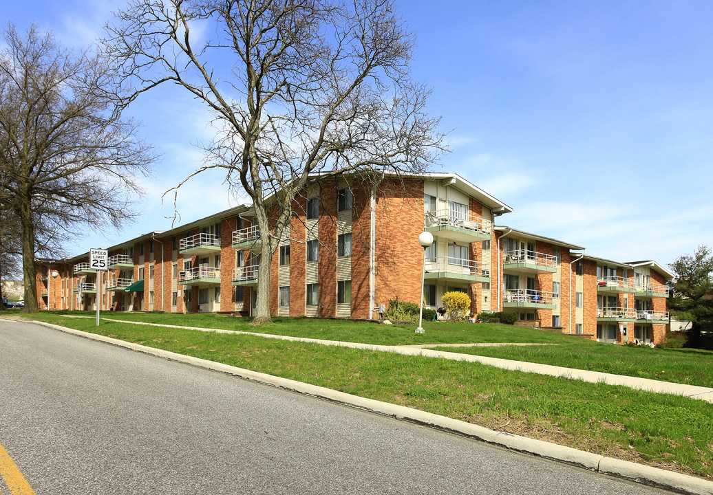 Pinecrest Apartments in Broadview Heights, OH - Building Photo