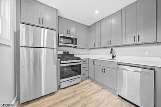 100 Kansas St in Hackensack, NJ - Building Photo - Building Photo