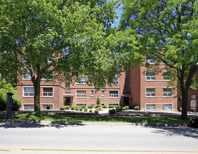 Helenscourt Apartments in Toronto, ON - Building Photo - Building Photo