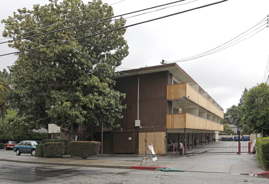 Woodland Arms in Palo Alto, CA - Foto de edificio