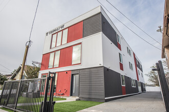 1545 W 36th Pl Student Housing in Los Angeles, CA - Building Photo - Building Photo