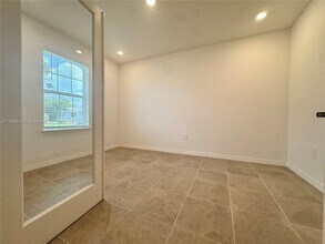 749 SE Karrigan Terrace in Port St. Lucie, FL - Foto de edificio - Building Photo