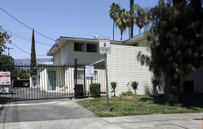 Park Villa Apartments in San Bernardino, CA - Foto de edificio - Building Photo