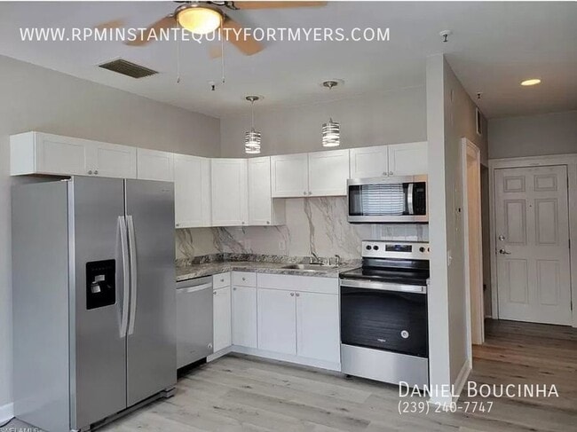 1415 Dean St-Unit -218 in Ft. Myers, FL - Building Photo - Building Photo