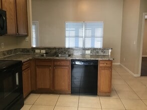 2038 Belhaven Dr in Orange Park, FL - Foto de edificio - Building Photo