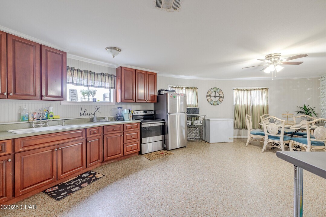 1203 Minnesota Ave in Lynn Haven, FL - Building Photo