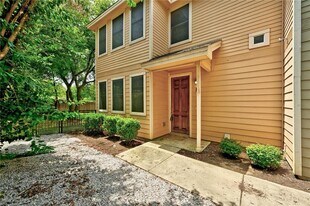 2933 E Martin Luther King Jr Blvd in Austin, TX - Building Photo