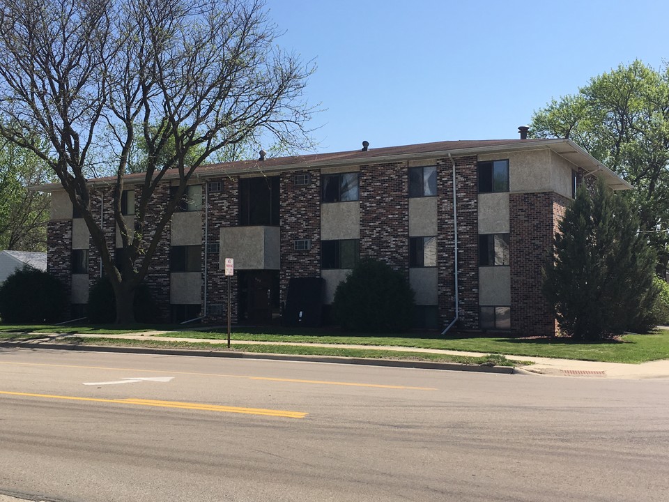 600 14th St NW in Austin, MN - Building Photo