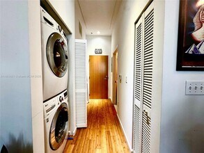 253 NE 2nd St, Unit 219 in Miami, FL - Building Photo - Building Photo