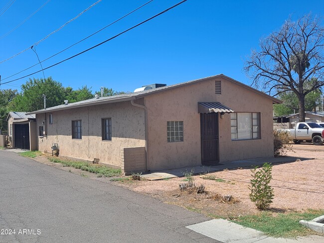 19 E 9th St in Tempe, AZ - Foto de edificio - Building Photo