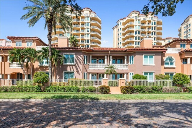 515 5th Ave NE in St. Petersburg, FL - Building Photo - Building Photo