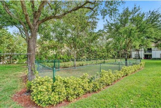 630 S Park Rd in Hollywood, FL - Foto de edificio - Building Photo