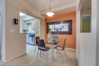 Hohokam Villas in Chandler, AZ - Foto de edificio - Interior Photo