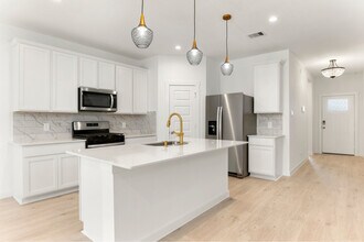 31730 Carlisle Cv Ct in Fulshear, TX - Building Photo - Building Photo