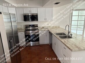 923 W Posada Ave in Mesa, AZ - Building Photo - Building Photo