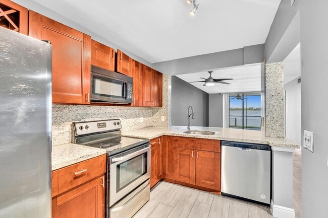 109 Lake Emerald Dr, Unit 108