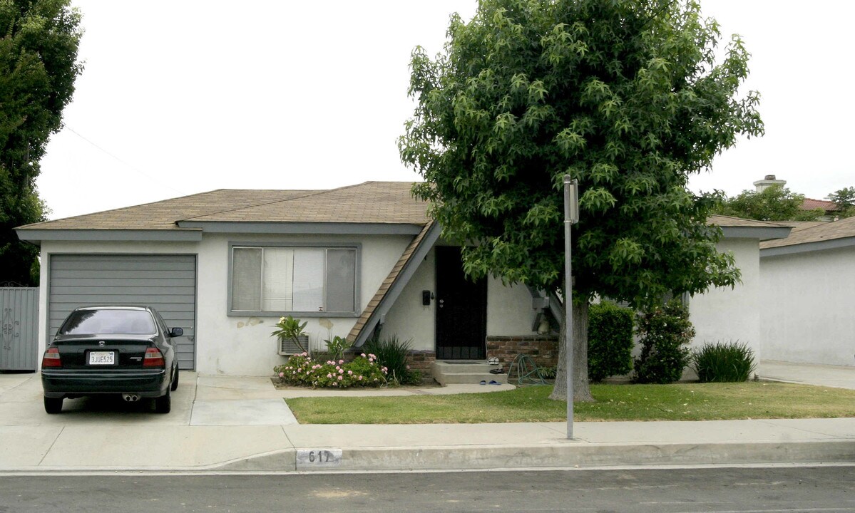 617 N Rural Dr in Monterey Park, CA - Foto de edificio