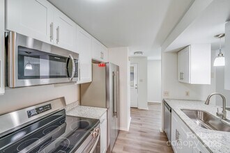5001 Forest Mountain Ct, Unit 310 in Charlotte, NC - Building Photo - Building Photo
