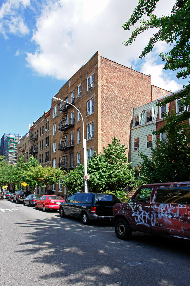 225-227 13th St in Brooklyn, NY - Foto de edificio - Building Photo