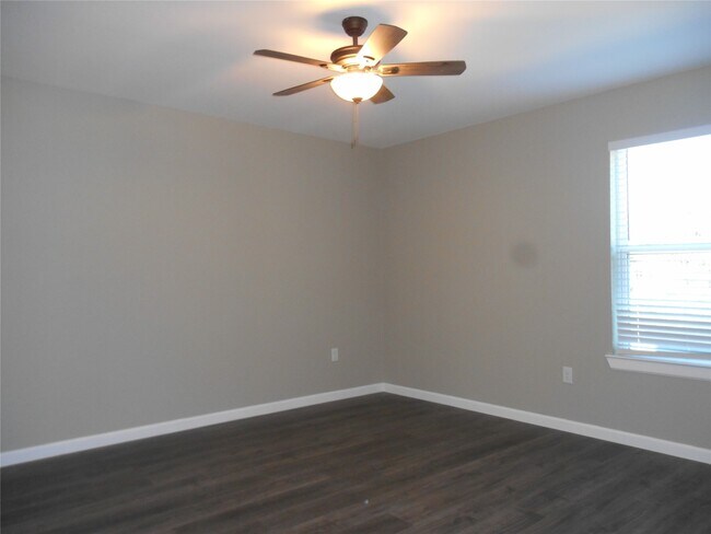 1547 Greenfield Rd in Hempstead, TX - Building Photo - Building Photo