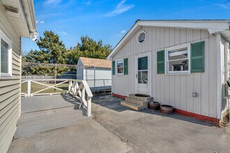 65 Cove St in Portsmouth, RI - Building Photo - Building Photo
