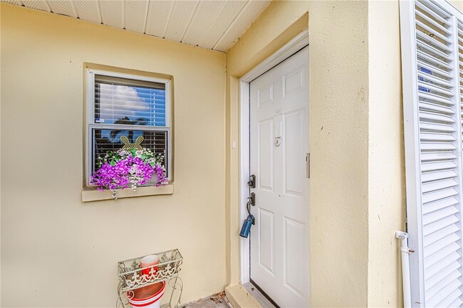 400 Cerromar Cir N, Unit 101 in Venice, FL - Foto de edificio - Building Photo