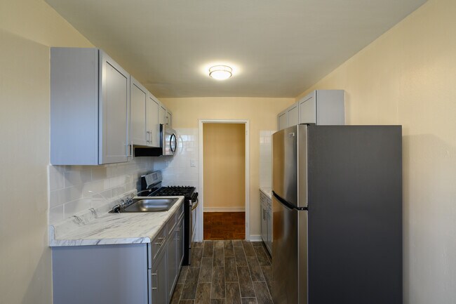 Long Lane Apartments in Upper Darby, PA - Foto de edificio - Interior Photo