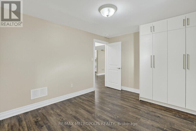 260 Beechgrove Dr in Toronto, ON - Building Photo - Building Photo