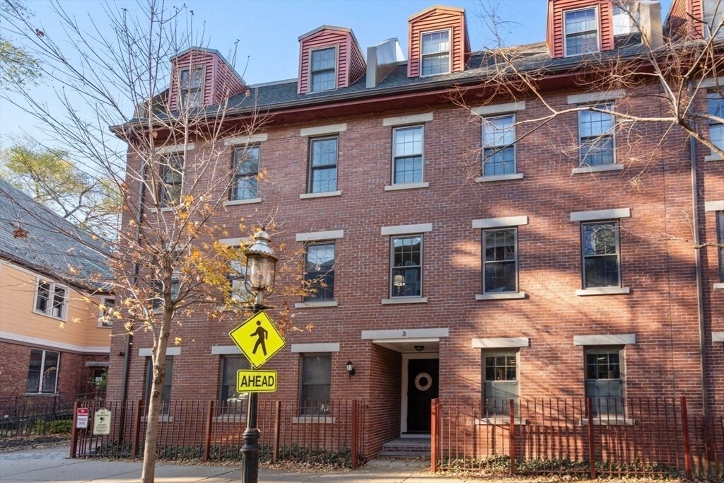 3 Devens St in Boston, MA - Building Photo