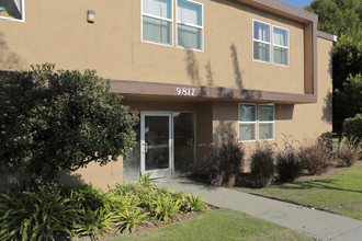 9815 Imperial Hwy in Downey, CA - Foto de edificio - Building Photo