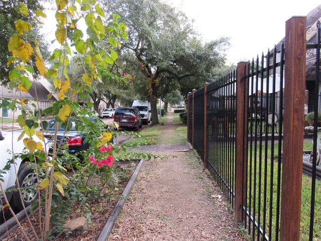 15543 Weldon Dr in Houston, TX - Building Photo - Building Photo