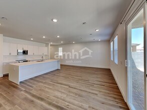4236 Halo Hollyhock St in Las Vegas, NV - Building Photo - Building Photo