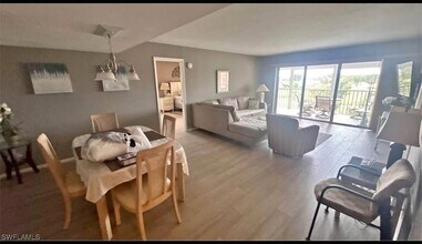 200 Pebble Beach Blvd in Naples, FL - Building Photo - Building Photo