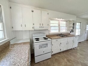 502 N Sycamore St in Fremont, NC - Building Photo - Building Photo
