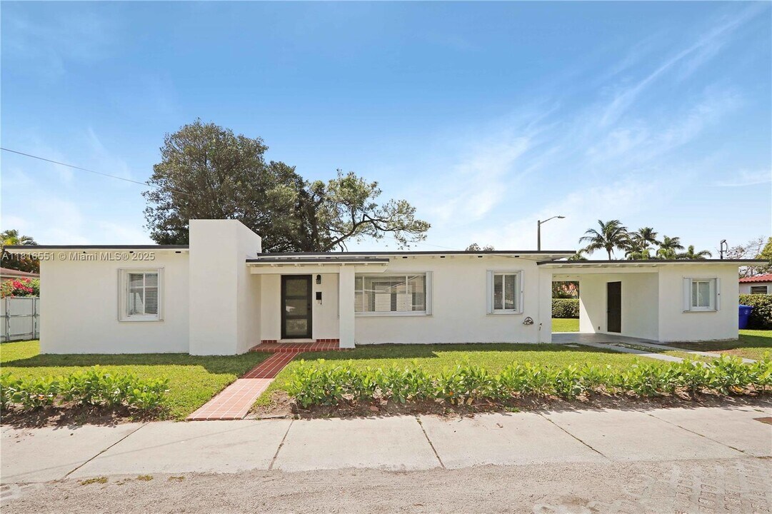 3296 NW 14th Terrace in Miami, FL - Building Photo