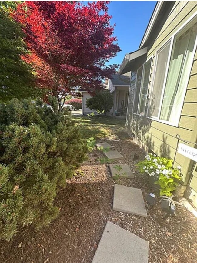 2520 Mount Vernon St SE in Albany, OR - Building Photo - Building Photo
