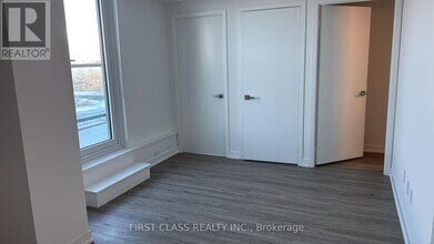 500-500 Wilson Ave in Toronto, ON - Building Photo - Building Photo