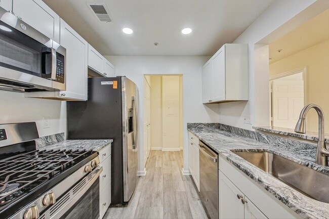 15300 Diamond Cove Ter in Rockville, MD - Building Photo - Building Photo