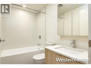 318 Alderson Ave in Coquitlam, BC - Building Photo - Building Photo