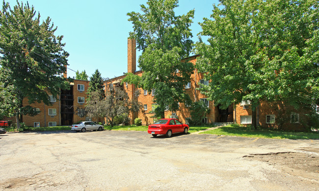 Noble Manor Apartments in Cleveland Heights, OH - Foto de edificio - Building Photo