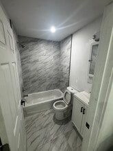 2512 S Dewey St, Unit 2 in Philadelphia, PA - Foto de edificio - Building Photo