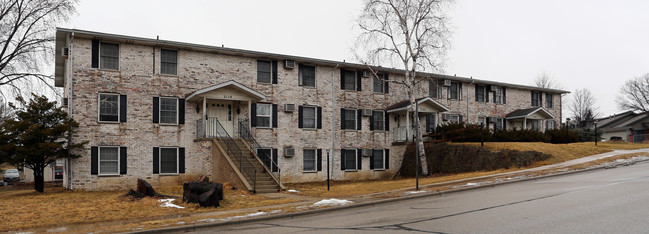 2102 Red Arrow Trl in Madison, WI - Foto de edificio - Building Photo