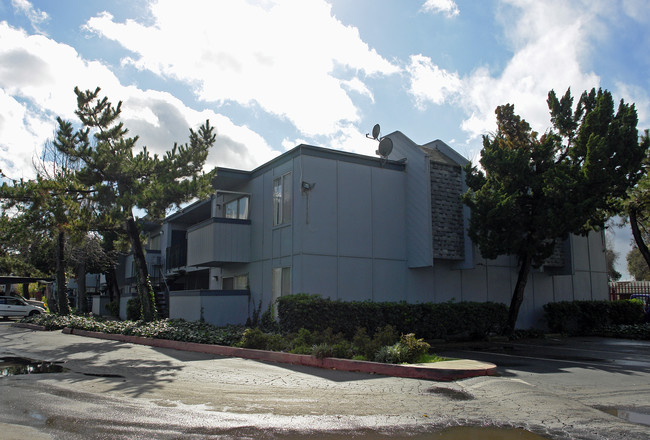 Lincoln Village West Apartments in Stockton, CA - Foto de edificio - Building Photo