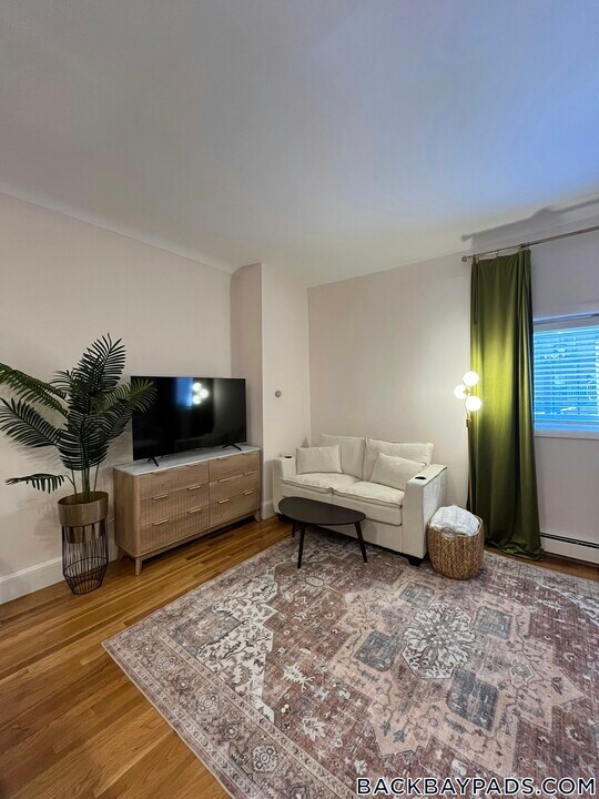 511 Beacon St in Boston, MA - Building Photo