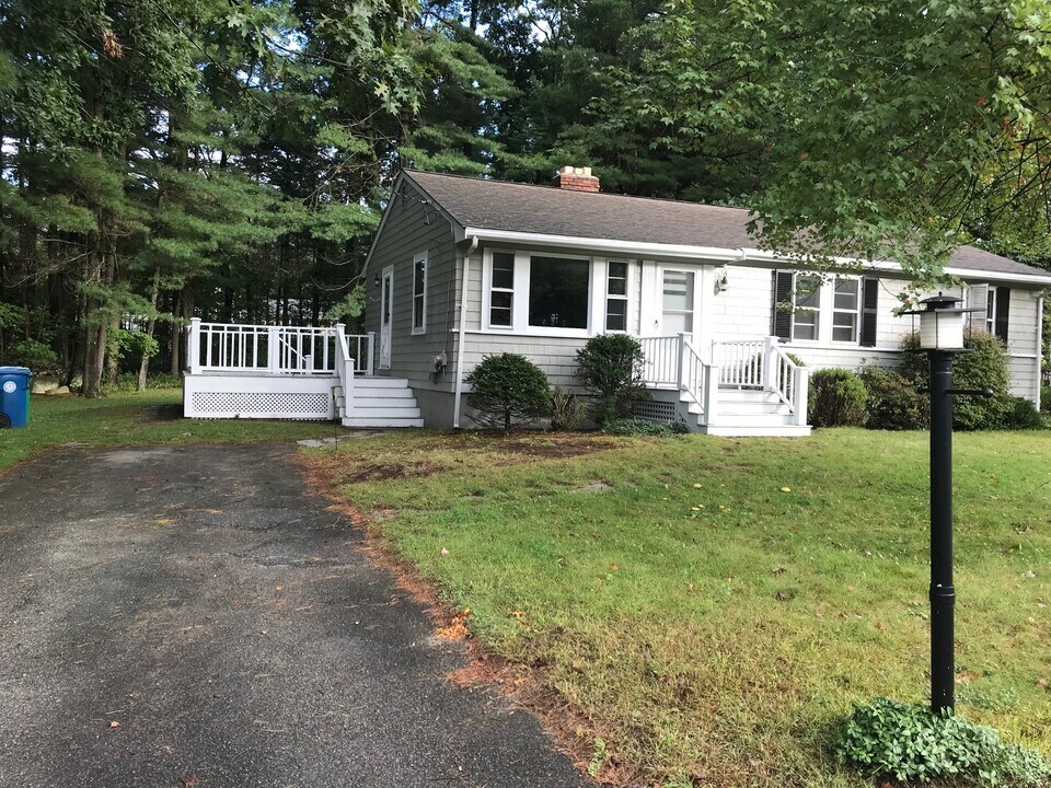 36 College Rd in Burlington, MA - Building Photo
